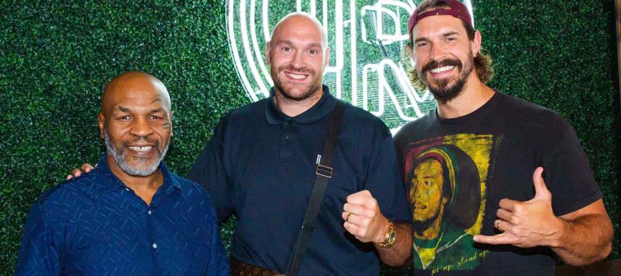 Óscar de la Hoya impulsa a Mike Tyson al regreso Óscar de la Hoya impulsa a Mike Tyson al regreso