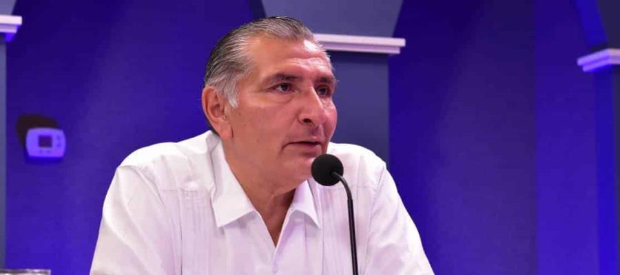 Recibe Adán Augusto López alta médica por Covid-19