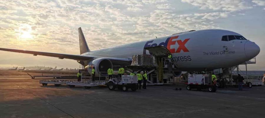 Llega a México segundo vuelo de Estados Unidos con ventiladores mecánicos