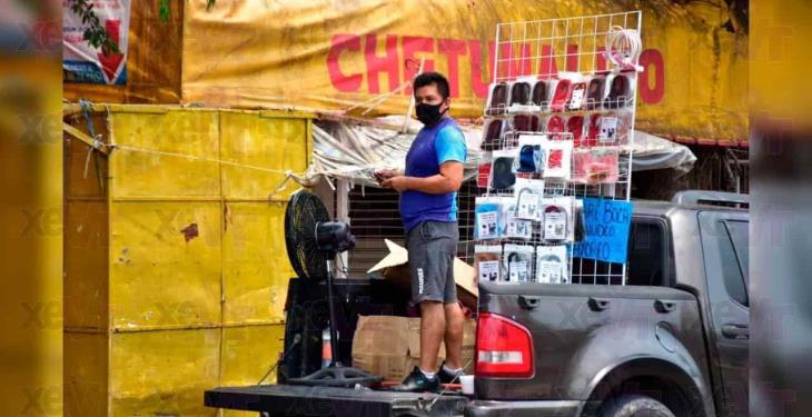 Ignoran llamado a quedarse en casa y el Centro Histórico de Villahermosa se llena de gente