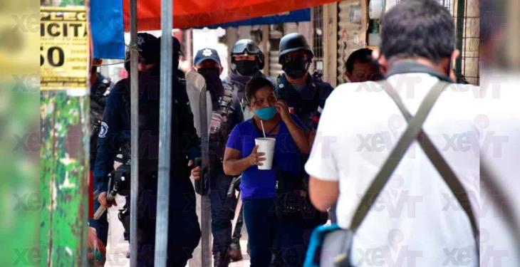 Ignoran llamado a quedarse en casa y el Centro Histórico de Villahermosa se llena de gente