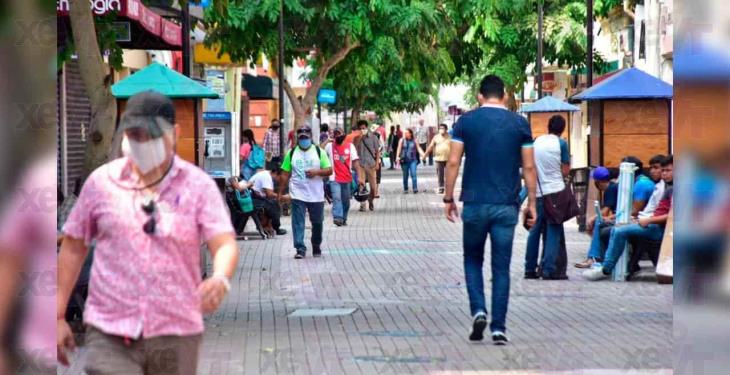 Ignoran llamado a quedarse en casa y el Centro Histórico de Villahermosa se llena de gente