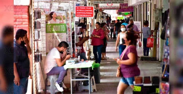 Ignoran llamado a quedarse en casa y el Centro Histórico de Villahermosa se llena de gente