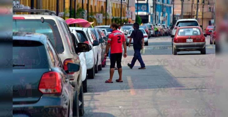 Ignoran llamado a quedarse en casa y el Centro Histórico de Villahermosa se llena de gente