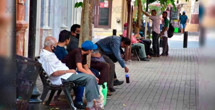 Ignoran llamado a quedarse en casa y el Centro Histórico de Villahermosa se llena de gente