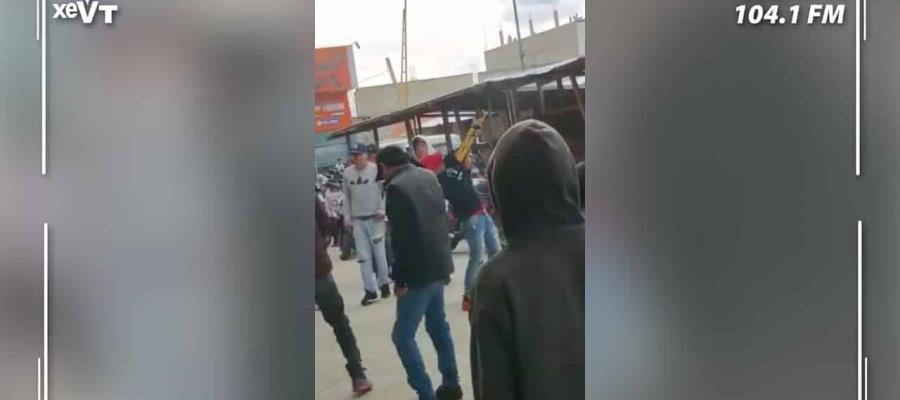 Jóvenes en Chiapas realizan fiesta con alcohol y armas... en un mercado abandonado