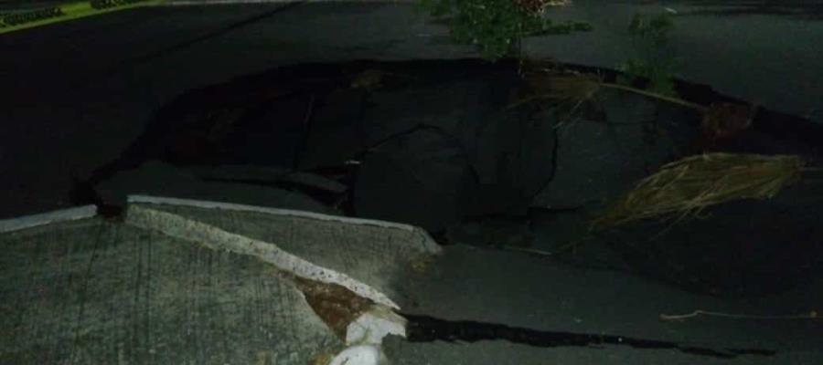 Se hunde cinta asfáltica en Paseo Tabasco y la calle La Venta, se genera socavón 