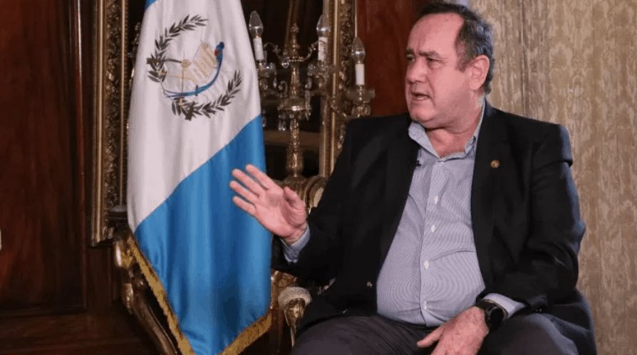 Alza en casos de COVID-19 en Guatemala se debe a ‘irresponsabilidad’ de México: Presidente
