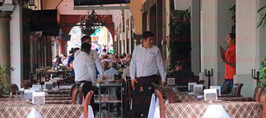 Anuncia AMLO créditos para meseros, tianguistas, taxistas y trabajadores del sector turístico