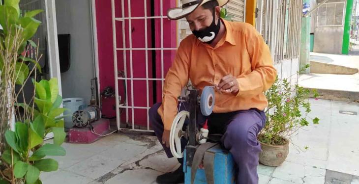 FOTO GALERÍA: El cambaceo, la estrategia de venta que subsiste a los tiempos del coronavirus