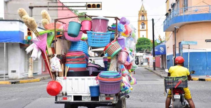 FOTO GALERÍA: El cambaceo, la estrategia de venta que subsiste a los tiempos del coronavirus