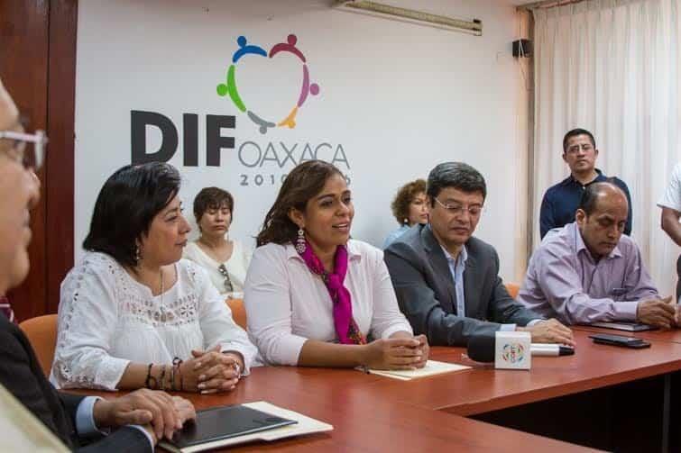 Alcalde de Oaxaca destituye a titular del Instituto Municipal de la Mujer por negarse a transmitir una conferencia