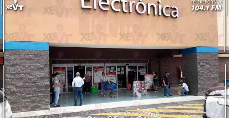 Bancos lucen abarrotados, previo a la nueva suspensión de comercios en Villahermosa