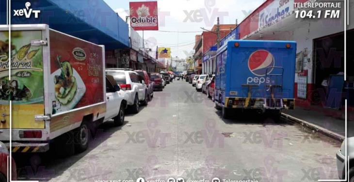 Bancos lucen abarrotados, previo a la nueva suspensión de comercios en Villahermosa