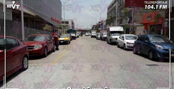 Bancos lucen abarrotados, previo a la nueva suspensión de comercios en Villahermosa