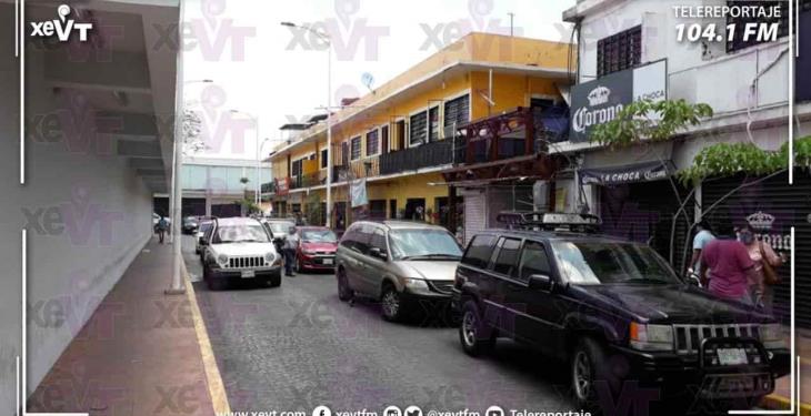 Bancos lucen abarrotados, previo a la nueva suspensión de comercios en Villahermosa