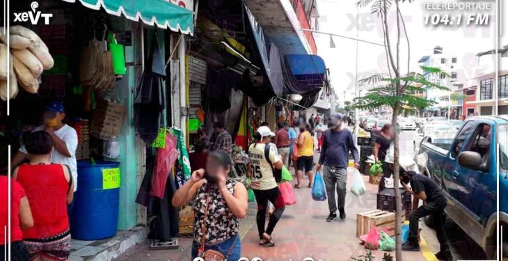 Bancos lucen abarrotados, previo a la nueva suspensión de comercios en Villahermosa