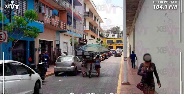 Bancos lucen abarrotados, previo a la nueva suspensión de comercios en Villahermosa