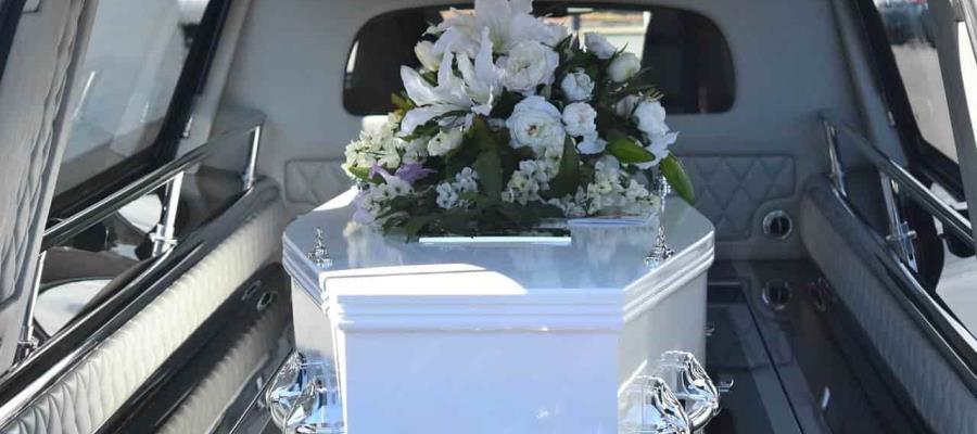 Alertan de ‘coyotes’ funerarios que aumentan precios de los servicios