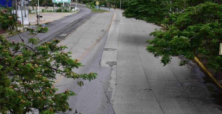 Cierre de comercios y lluvias reducen movilidad en la calles de Villahermosa Cierre de comercios y lluvias reducen movilidad en la calles de Villahermosa