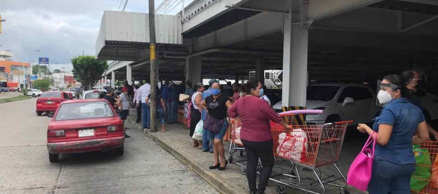 Se inconforman taxistas en Plaza Cristal porque “Uber” brinda servicios en horario restringido