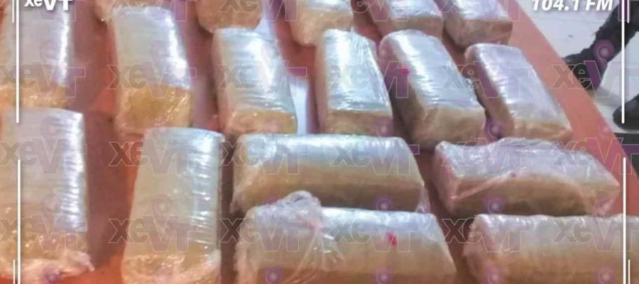 Detienen a tres presuntos narco distribuidores en la Villahermosa-Cárdenas Detienen a tres presuntos narco distribuidores en la Villahermosa-Cárdenas