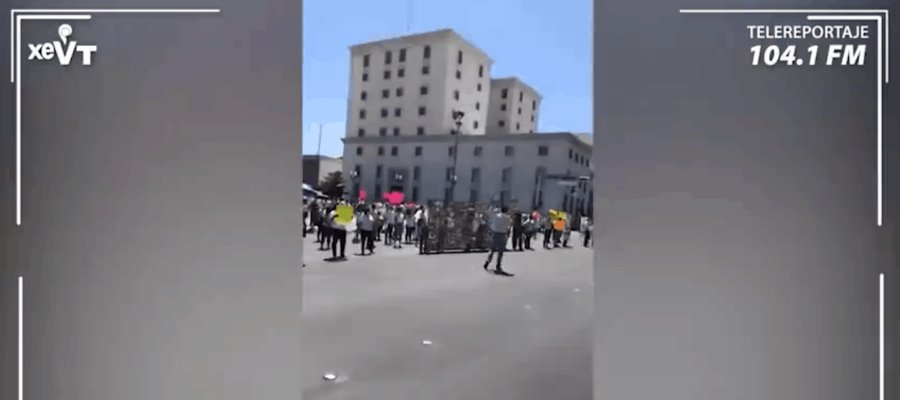 ‘Ya no aguantamos, necesitamos trabajar’, dicen restauranteros al protestar en Chihuahua ‘Ya no aguantamos, necesitamos trabajar’, dicen restauranteros al protestar en Chihuahua