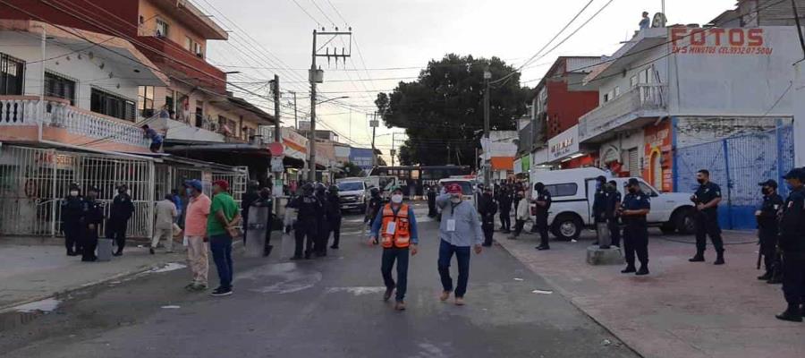 Desalojan de nuevo a vendedores ambulantes de la colonia Tamulté