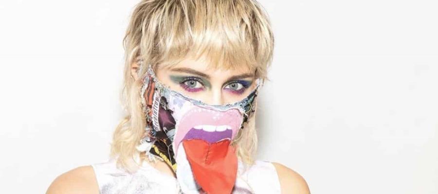 Rayo impacta avión de Miley Cyrus, aterriza de emergencia y no llega a concierto