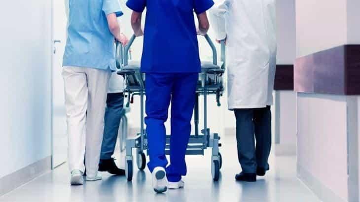 Rechazan colegios de médicos mexicanos contratación de doctores cubanos