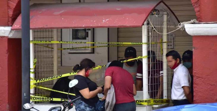 Se vuelve calle Madero un corredor de venta de accesorios y reparación de celulares