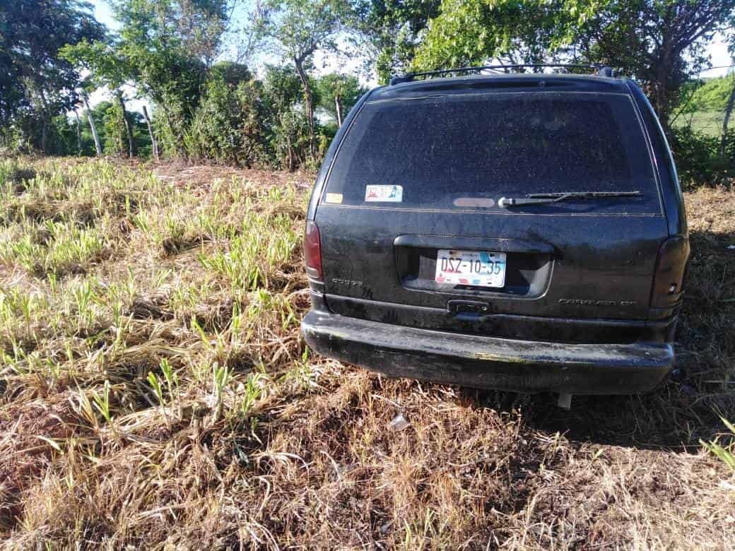 Localizan a un hombre sin vida en su camioneta en la carretera a Jalapa