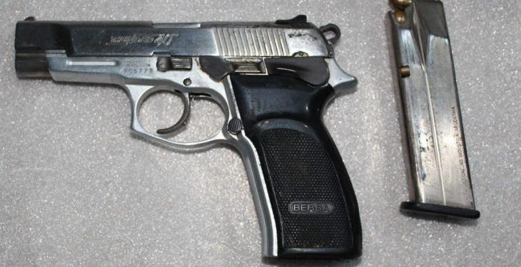 Decomisan drogas, armas, autos y detienen a nueve integrantes de grupo delictivo