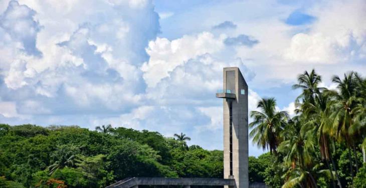 Cielo azul, nubes y la Laguna de las Ilusiones: el paisaje perfecto
