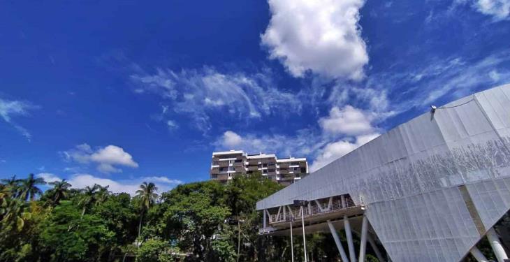Cielo azul, nubes y la Laguna de las Ilusiones: el paisaje perfecto