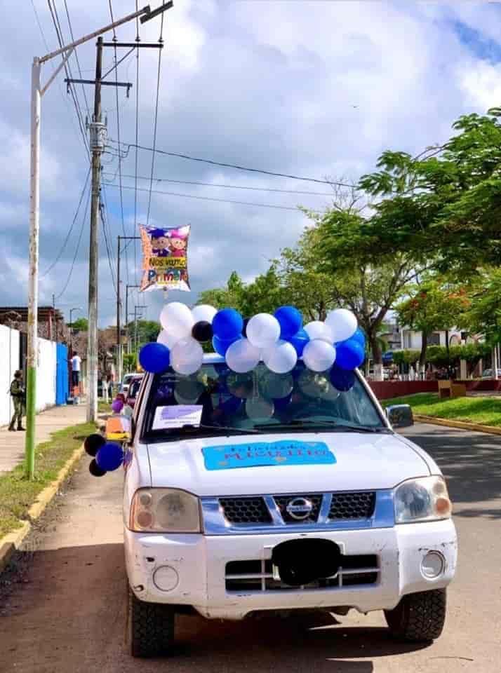 Realizan graduación en colegio de Macuspana... desde interior de automóviles