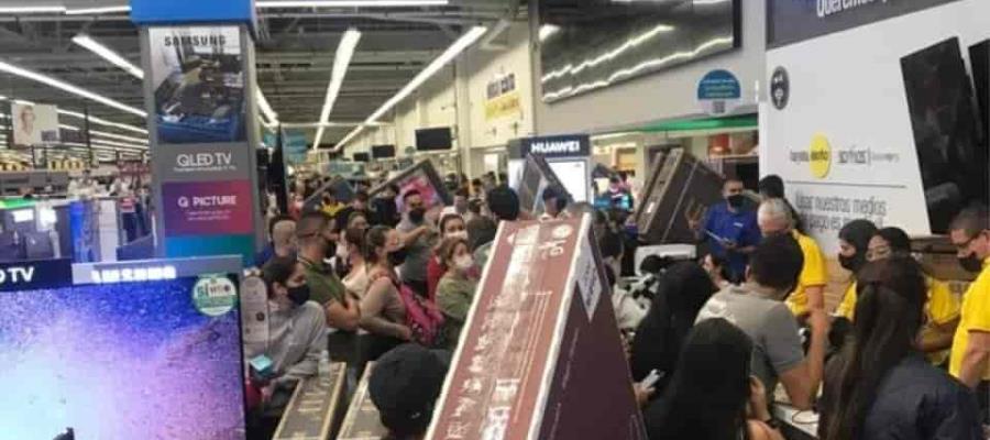 Se aglomeran Colombianos en tiendas departamentales en primer día de ventas sin IVA