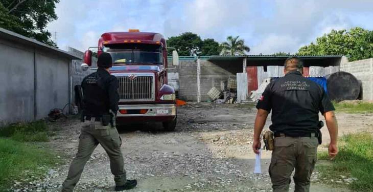 Decomisan tracto camión y contenedores tras cateo a inmueble de huachicoleros en Cárdenas