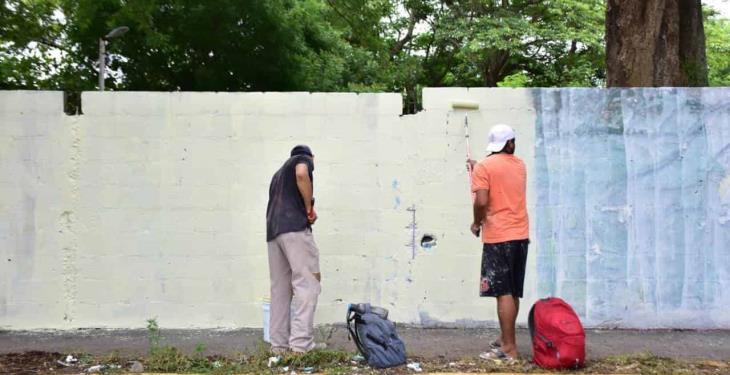 Padres de familia pintan y limpian la escuela Secundaria Técnica 47 de Villahermosa