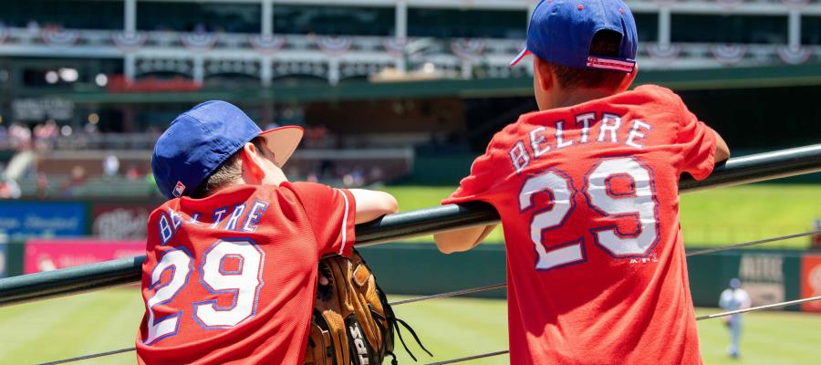 Anuncia Grandes Ligas preparativos para contar con aficionados en Playoffs