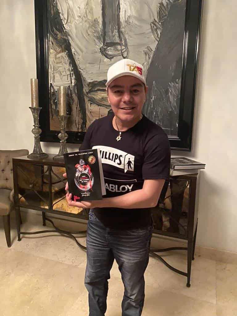 Travieso Arce donará cinturón de CMB en pro de afectados por la pandemia