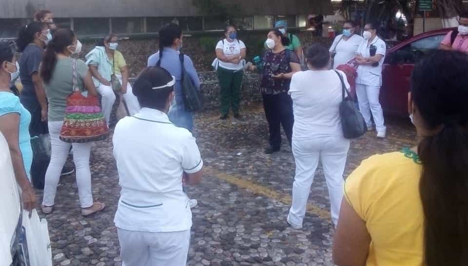 Protestan trabajadores de la clínica 43 del IMSS en Sandino por mal manejo de un cuerpo de fallecido por Covid-19