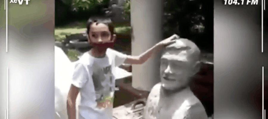 En Cárdenas, niño Brasileño esculpe busto de AMLO En Cárdenas, niño Brasileño esculpe busto de AMLO