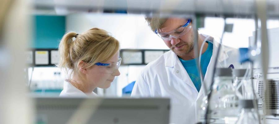 AstraZeneca vendería su vacuna contra el COVID en 2.5 euros la unidad, menos de 70 pesos mexicanos