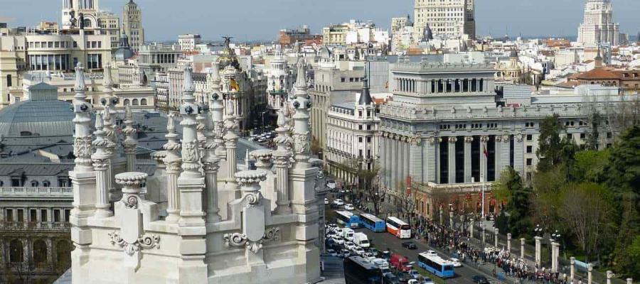 Fuera de control contagios y decesos de coronavirus en España Fuera de control contagios y decesos de coronavirus en España