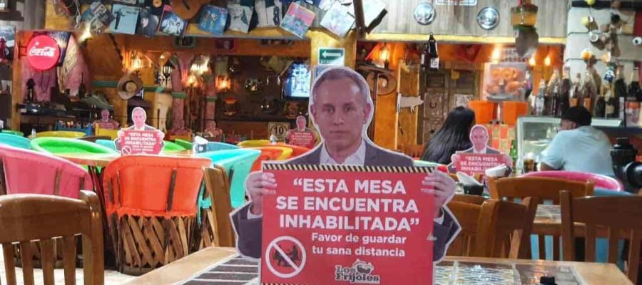 Restaurante de Monterrey usa impresos de López-Gatell para promocionar la “sana distancia” entre sus comensales Restaurante de Monterrey usa impresos de López-Gatell para promocionar la “sana distancia” entre sus comensales