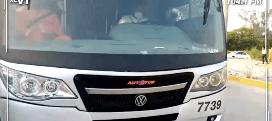 Detiene Semovi a unidad turística transportando personal de empresa sin autorización