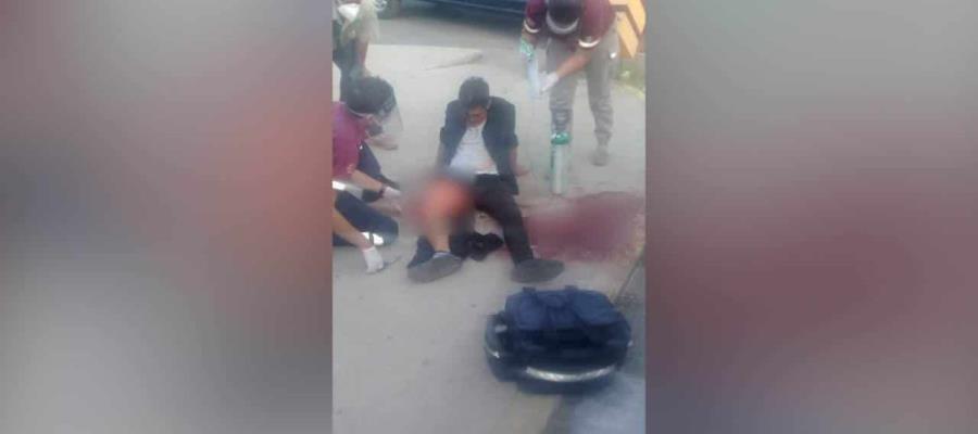 Balean en las piernas a hombre en el tianguis de la colonia Casa Blanca