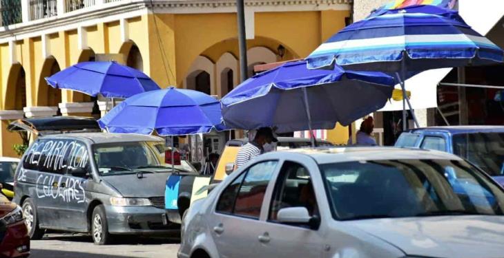 Los desalojaron, regresaron, y ahora son más los comerciantes que invaden calle Madero