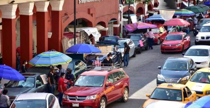 Los desalojaron, regresaron, y ahora son más los comerciantes que invaden calle Madero